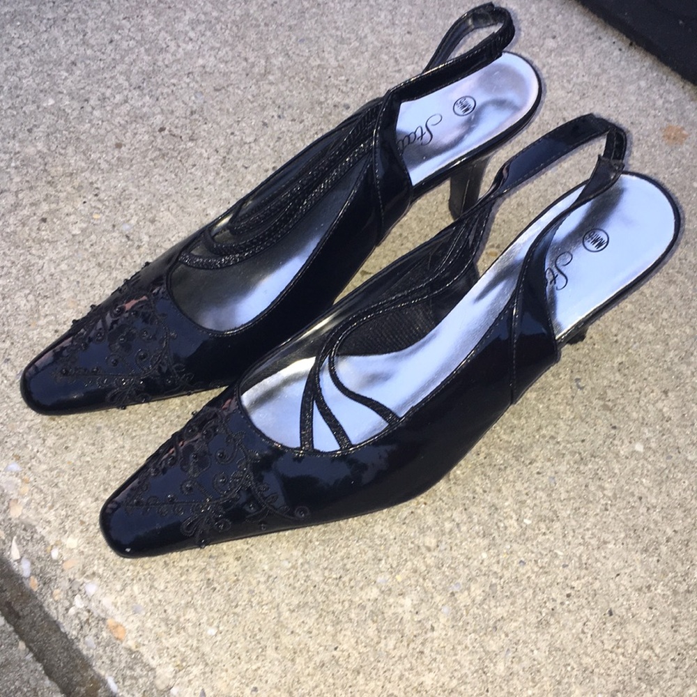 Shoes - Picture 2 of 8